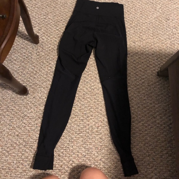 Size 4 lululemon mesh leggings - Picture 1 of 3